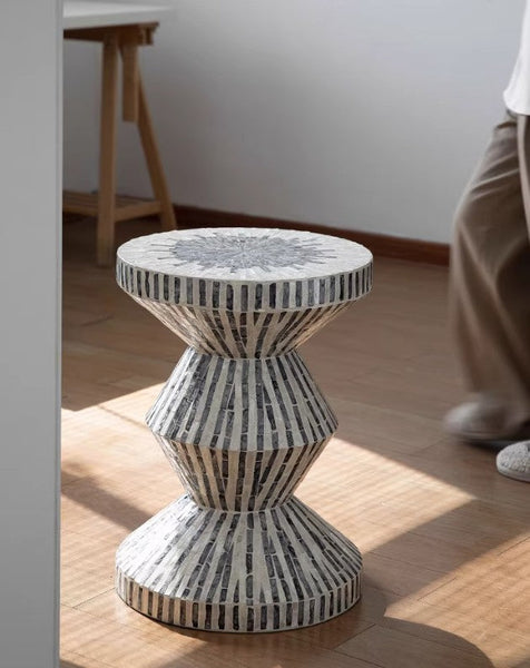 Bedside Small Side Table, Portable Casual Side Table, Shell Small Sofa Side Table, Contemporary Round Side Table, Creative Coffee Table-LargePaintingArt.com
