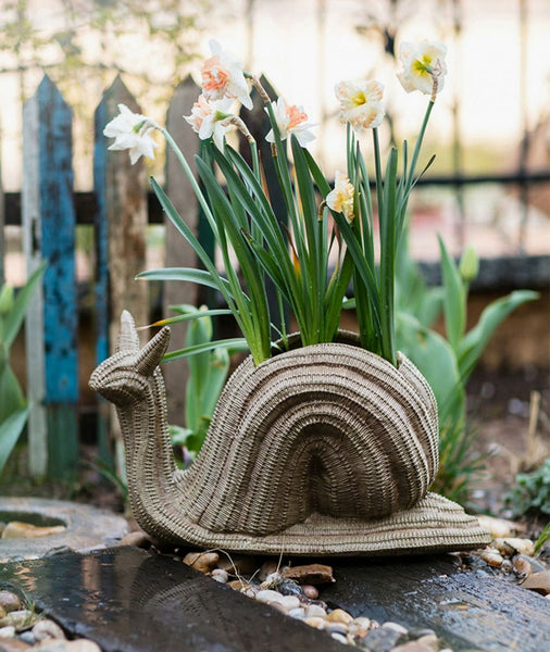 Cute Snail Statues, Garden Animal Statues, Snail Flowerpot for Garden Decoration, Unique Modern Garden Sculptures, Creative Villa Outdoor Gardening Ideas-LargePaintingArt.com